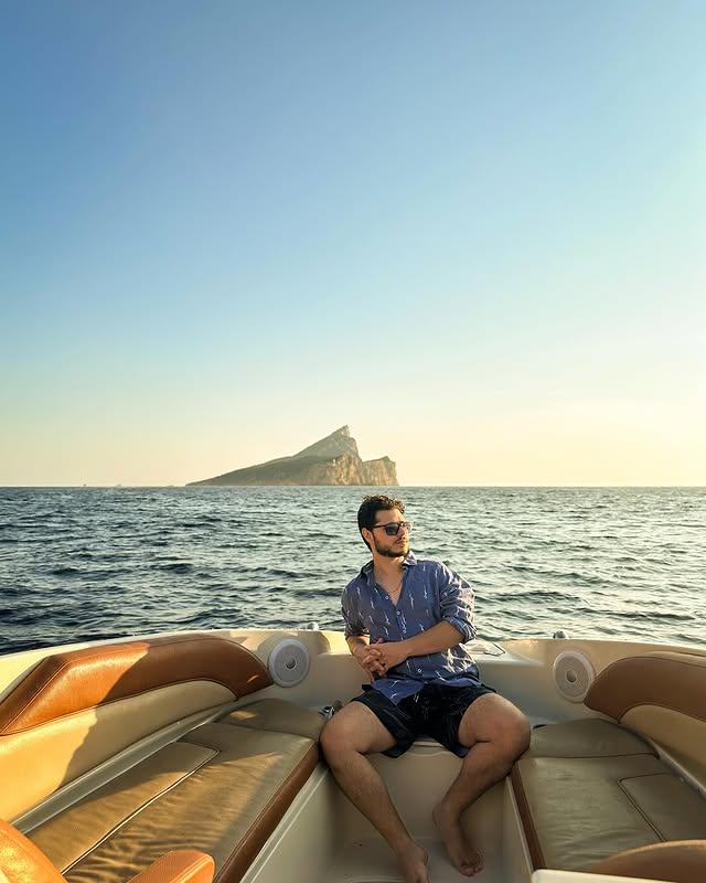 Rafael Viana em passeio de barco no Mediterrâneo